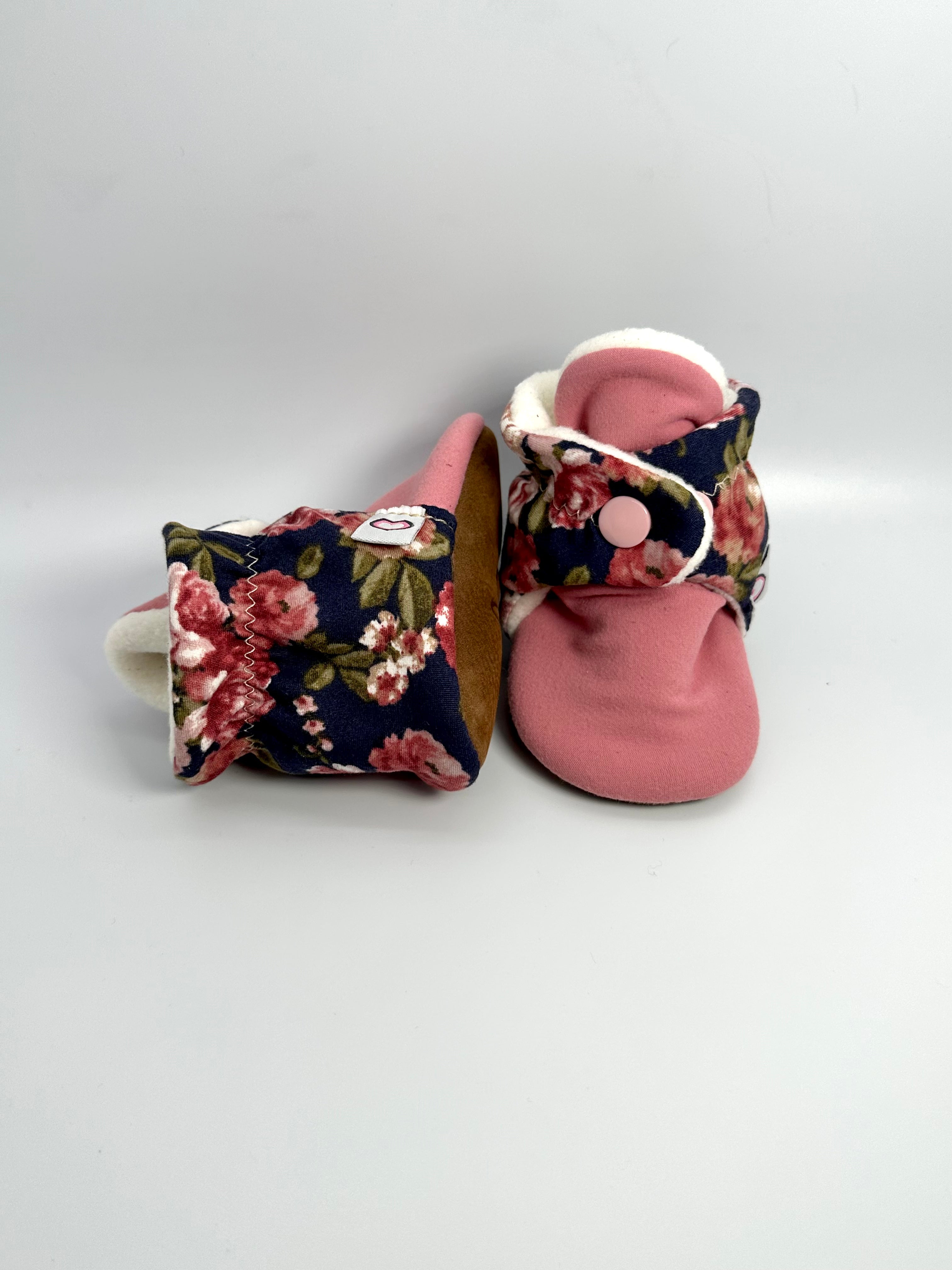 Rose floral knit booties Size 2